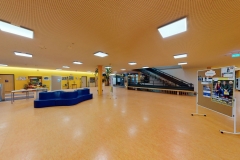 TEN-BRINK-SCHULE-A-Gebaude-4K-Fotografie-Untergeschoss-Foyer